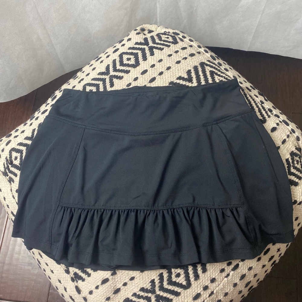 MARIKA skort with pleated back.